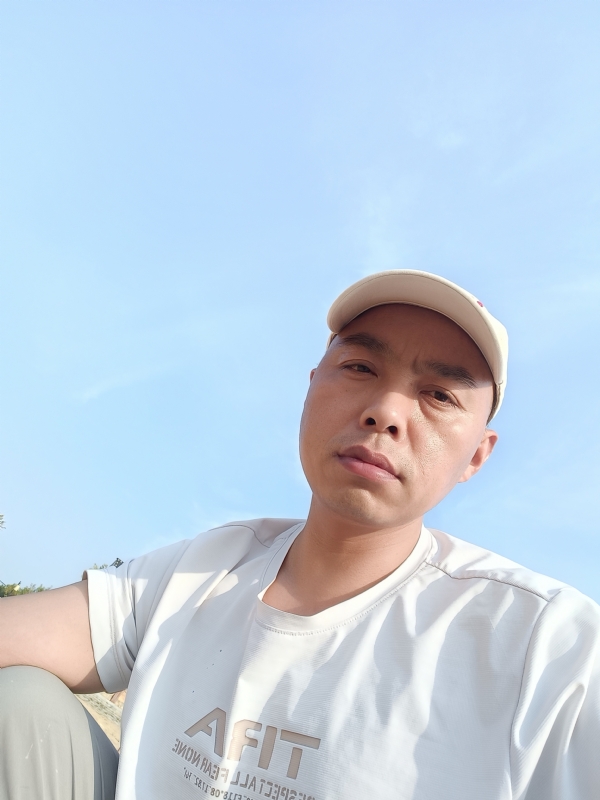 哥哥的第一张照片--三明相亲网
