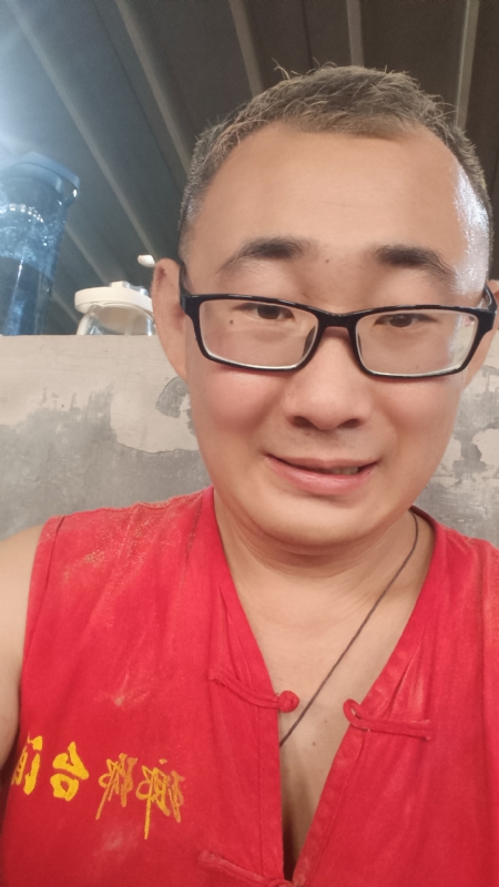 黑黑一笑的第二张照片--三明相亲网
